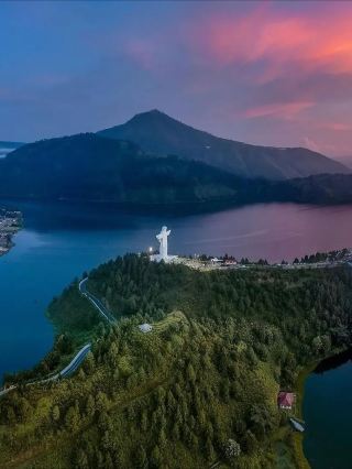 The Timeless Beauty of Lake Toba – A Journey to Nature’s Masterpiece