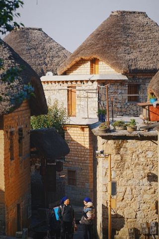 Hani people | A thousand years of migration have created terraced fields; each village has its own unique customs and craftsmanship.