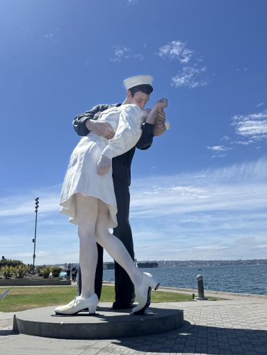 サンディエゴ「勝利のキス」絶対行くべき映えスポット。 | Trip.com