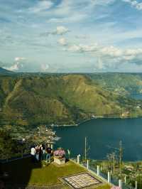A tranquil gateway at Lake Toba🌿 