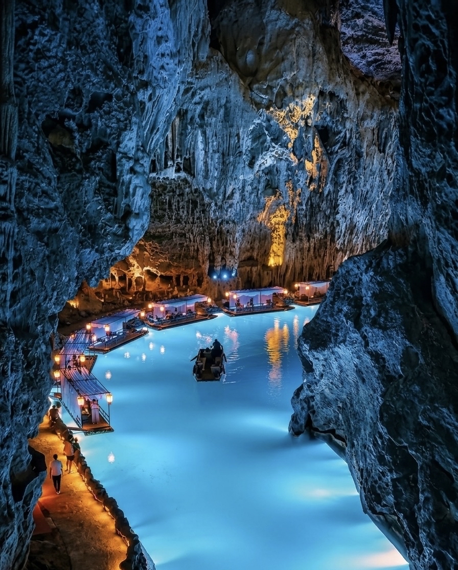 Exploring Tianquan Cave, Sichuan: A Mysterious Underground Boat Adventure with Stunning Views Year-Round! 🛶🌌