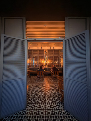 Spago Bar & Lounge — City View from the 57th Floor 🍸🌇

On the 57th floor of Marina Bay Sands, there's another perfect spot to relax and let time slow down: Spago Bar & Lounge, Chef Wolfgang Puck's bar and lounge, offering a luxurious yet not overly formal atmosphere.

The most striking feature is the high-altitude view, overlooking the Singapore skyline, along with the Marina Bay and Gardens by the Bay. Located in Hotel Tower 2, Level 57 of the Sands SkyPark, the restaurant offers both indoor and outdoor seating areas with stunning views.

This time, the atmosphere was particularly special. Afternoon sunlight streamed through the windows, creating a golden hue on the dining tables, while the outside view of the city was tinged with fog or haze, softening the skyline and adding a unique dimension.

🍔 Food and Drinks

Spago Bar & Lounge's menu focuses on casual dining and bar bites, offering easy-to-eat options from burgers, sandwiches, and rolls to sharing dishes, along with a wide selection of wines and cocktails.

From the photos, the burger and fries seem to perfectly complement the lounge's ambiance. It's a meal that's not overly formal, but still offers food, drinks, and a rooftop view all at once.

For those who want to enjoy the view more than a serious meal, the time before sunset until evening is probably the most beautiful, as the natural light gradually changes from warm tones to the city lights of the night.

✨ My feelings after visiting:

What I liked about Spago is that it doesn't feel like a flashy rooftop bar, but a place where you can comfortably enjoy a meal, a drink, and gaze at the city.

If you want to experience Marina Bay Sands from a different perspective without having to go into the hotel's infinity pool — Spago Bar & Lounge is a great option, as it's located on the 57th floor and offers direct rooftop views.

📍 Spago Bar & Lounge, Marina Bay Sands — Level 57
⏰ Open daily, currently starting at 8:30 AM, closing time varies depending on the day.
📸 Original photos taken by myself.

#spagosingapore #marinabaysands #singapore #rooftopbar #singaporeviews