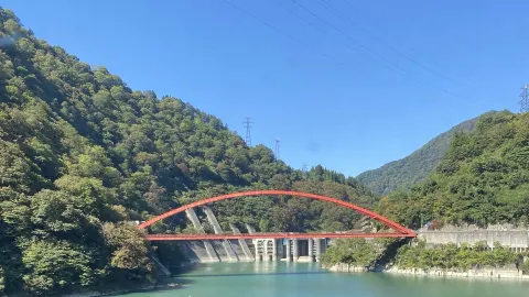 【Unazuki】 นั่งรถไฟเล็กเที่ยวหุบเขาคุโรเบะ (Kurobe Gorge Railway) — traveler post in Kurobe