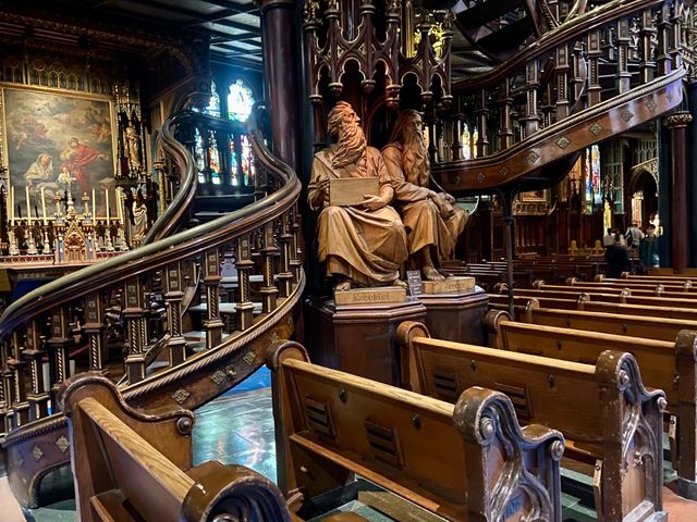 Notre-Dame Basilica in Montreal 🇨🇦