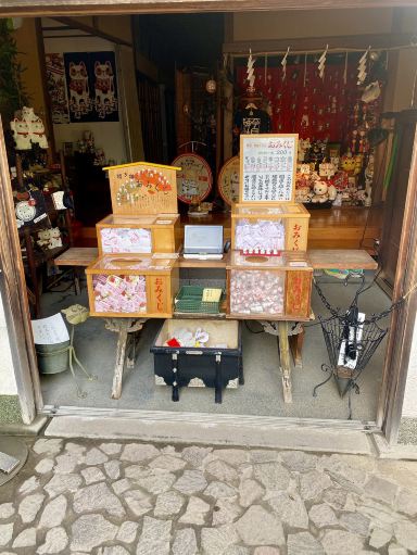 東京都浅草🇯🇵今戸神社】縁結びの神様⛩️招き猫がお出迎え