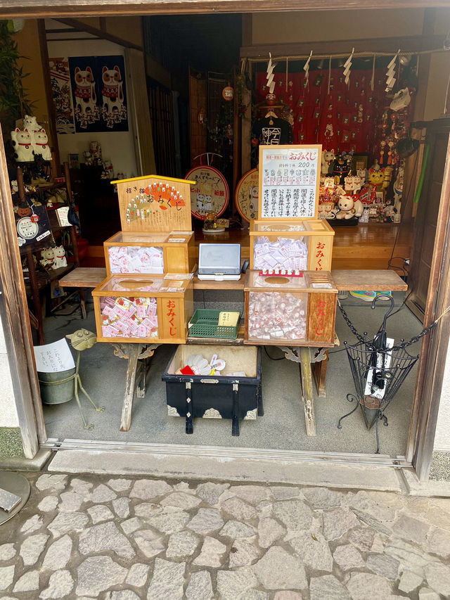 【東京都浅草🇯🇵今戸神社】縁結びの神様⛩️招き猫がお出迎え☺️