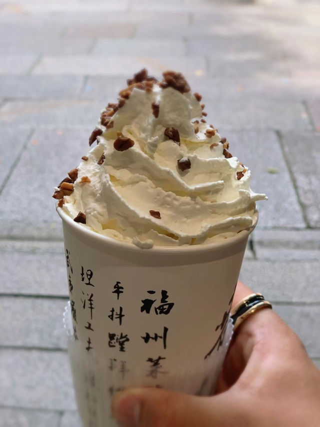 福州夾縫中的喘息，沈重里的片刻溫柔 