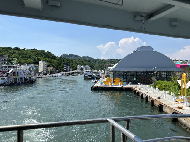 高雄的早晨與海島清風，酷熱中的渡船之旅