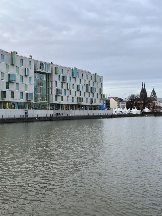 Cologne: A City of Culture, History, and Riverside Charm 
