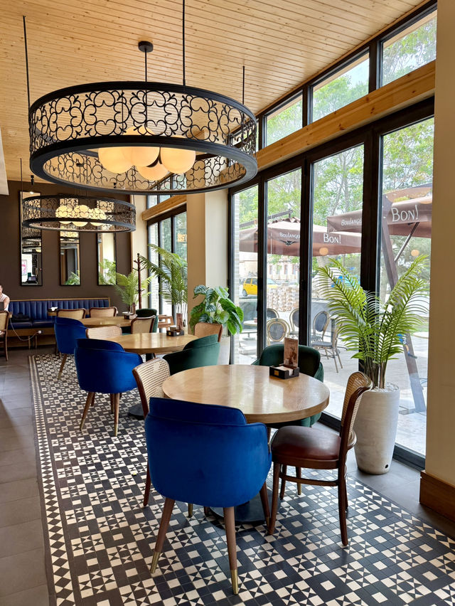 Spring Café Vibes in Bukhara – Bon!