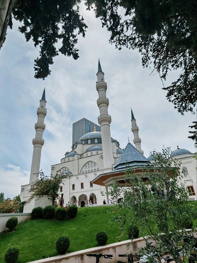 Tirana, an unmissable budget friendly destination 🇦🇱