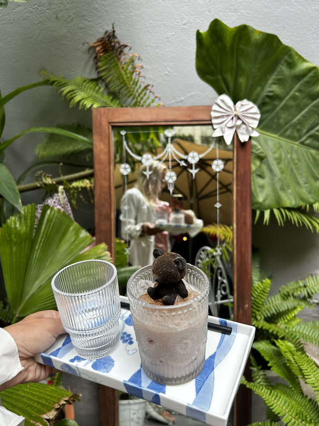 Vintage hidden cafe in Da Nang 👀