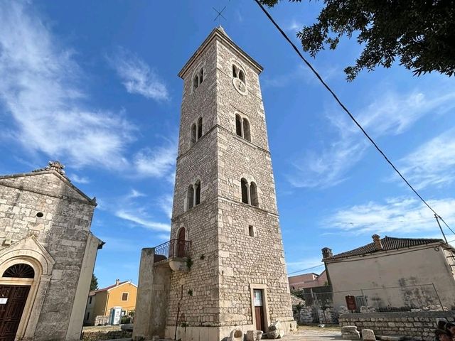 Nin (Croatia) averages 9°C in November 🍁