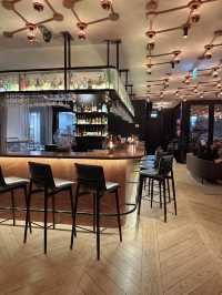 Chic Cocktails and Dreamy Lighting at Loreta