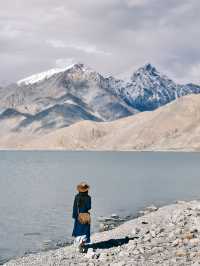 一路向西到新疆去雪山下感受湖泊的自由