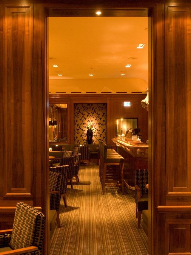 🌟 Bern's Best: Bellevue Palace's Luxe Comforts 🌟