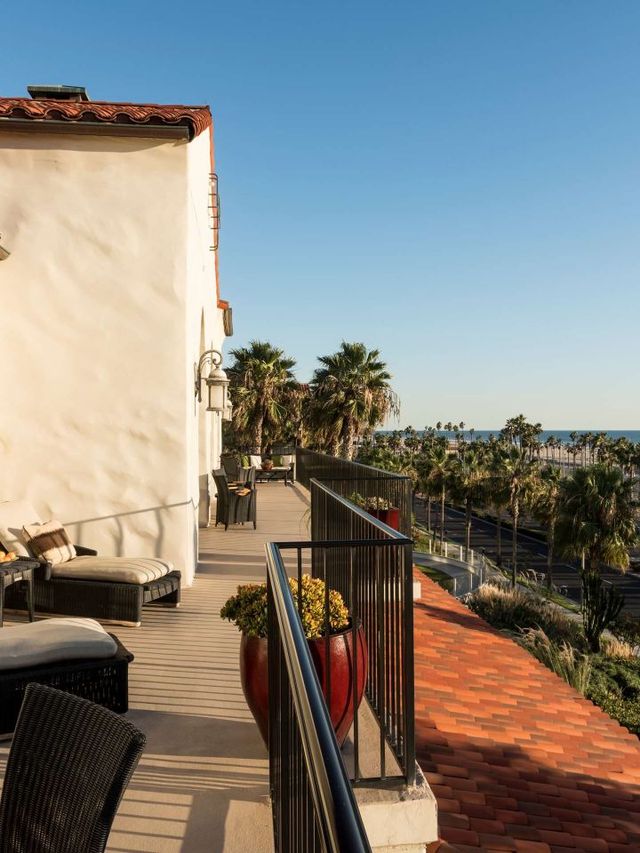 🌴🌊 Huntington Beach Haven: Ultimate Resort Bliss 🏖️🛏️