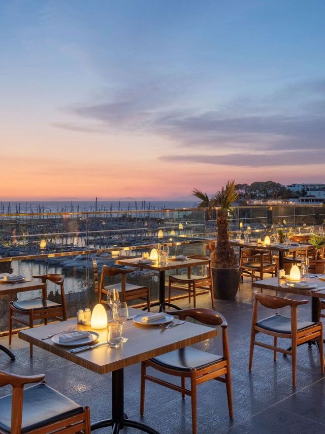 🌟 Seaside Splendor in Kusadasi 🌊🛌✨