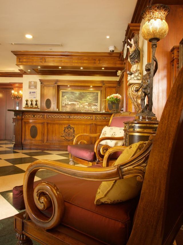 🌟✨ Quito's Finest: Plaza Grande Hotel Highlights ✨🌟