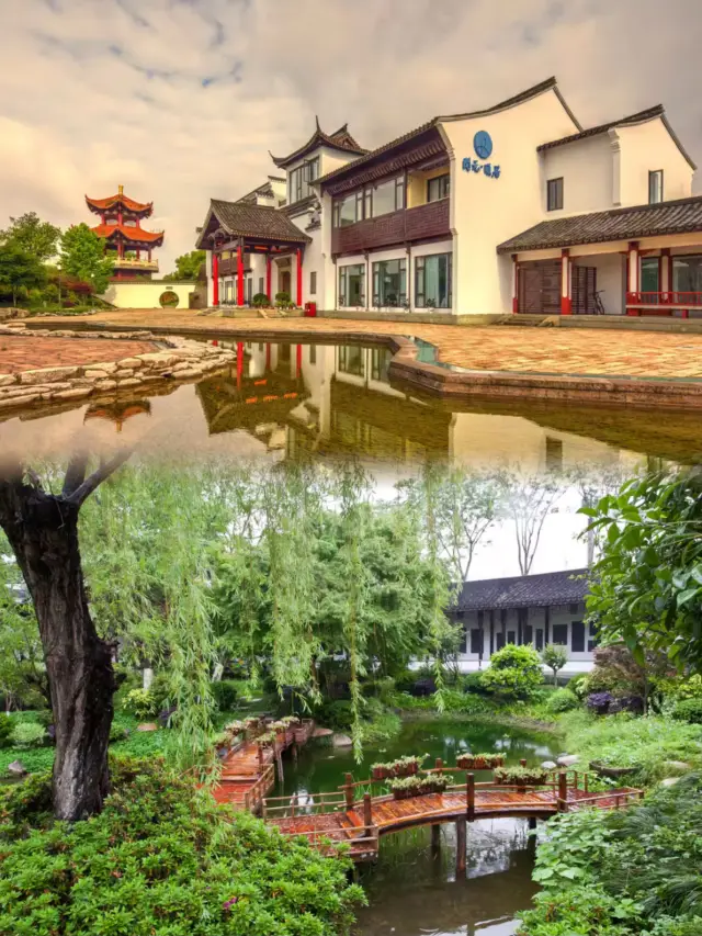 Haining is a great place to take the kids. They won't want to leave.