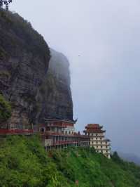 離天三尺三,貴州黔北第一峰,尧龍山。