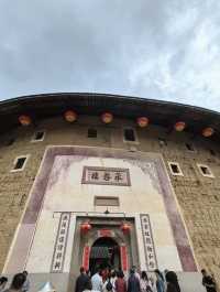 承啟樓：土樓明珠，歲月傳奇。
