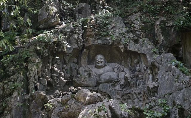 《黑神話:悟空》中的大肚彌勒佛在福州瑞岩山國慶安全。