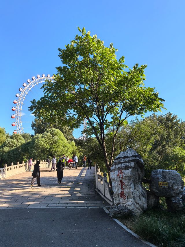 北京市龍潭中湖公園遊玩指南。