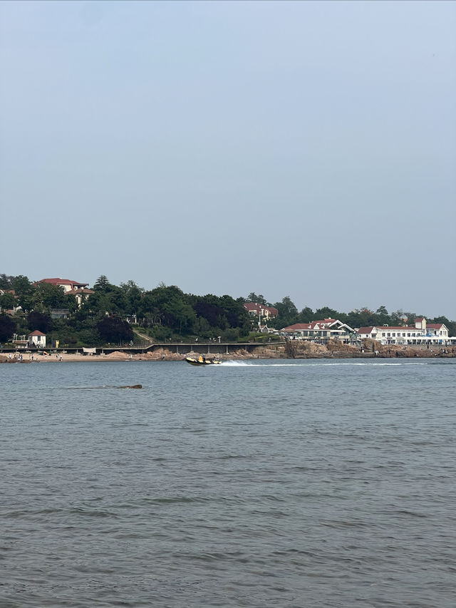 青島第二海水浴場，海邊的寶藏之地。