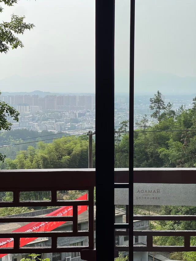 在森林中央靜享時光。
通城錫山華美達酒店邂逅世外桃源般的度假勝地。