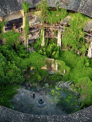 Zhangzhou | A tulou terrarium in nature 🪴