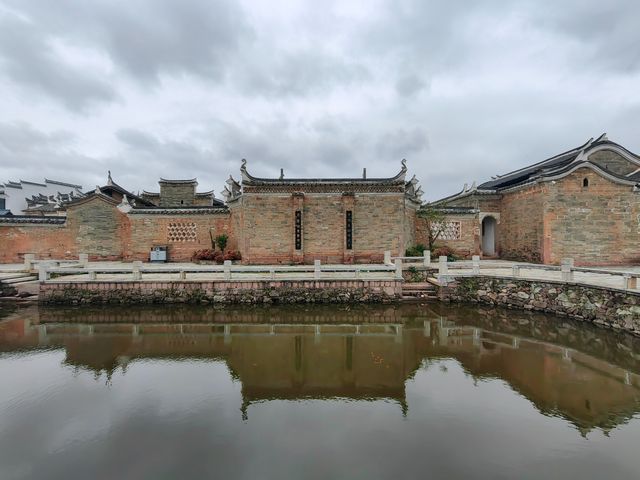 江西廣昌饒家堡雯峰書院。