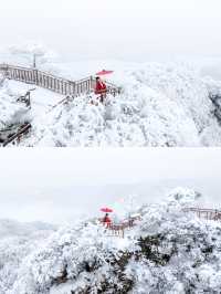 在光霧山拍攝的紅色戰國袍與雪景簡直絕配！