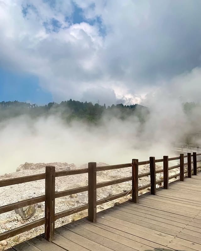 馬格朗市 Sikidang 火山口：近距離感受地球的脈動