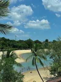 Sentosa Island in Singapore is perfect for couples to stroll!