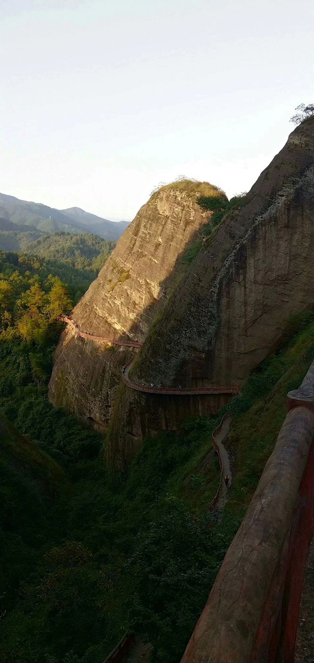 湘楚丹霞與荊楚銀杏嘅夢幻之旅