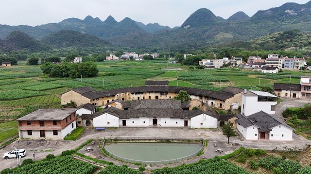 廣東陽山隔江村昆盛圍屋