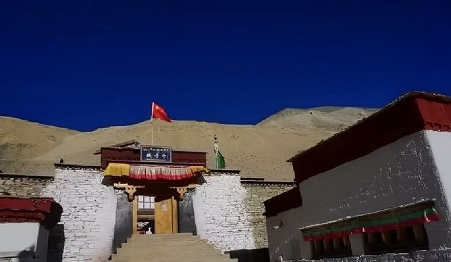 珠峰腳下的絨布寺：世界之巔的寧靜之地。