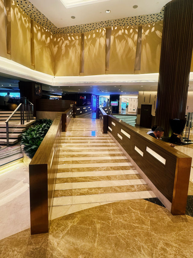 廣州中心皇冠假日酒店：小蠻腰下流動的盛宴
