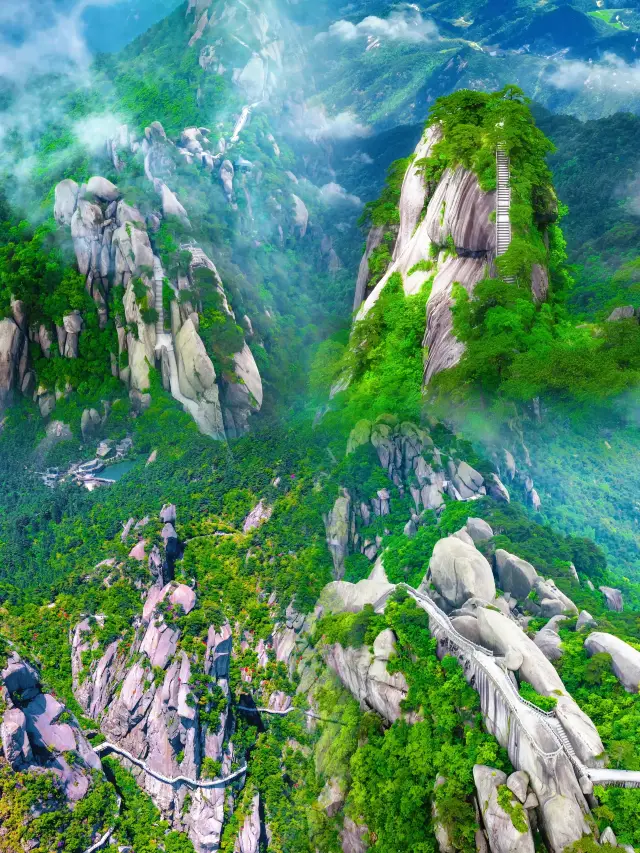 Family adventure! Check in at Anhui's hidden gem—Tianzhu Mountain!