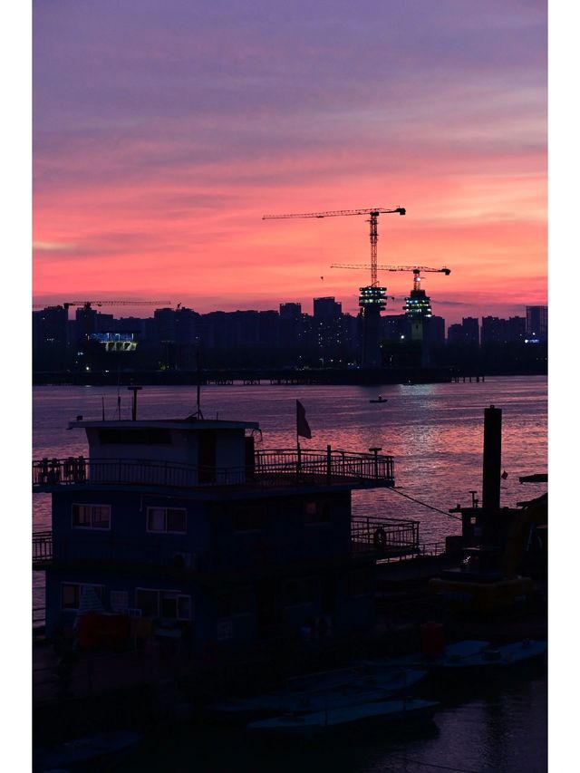 長沙落日「夕陽點會浪漫，浪漫嘅係你呀」