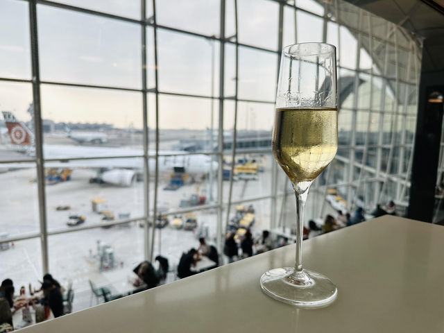 🛫香港機場必衝!運通貴賓廳微醺購物攻略✨ 🛫香港機場必衝!運通貴賓廳微醺購物攻略✨