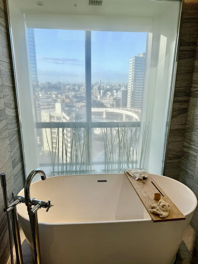 池畔即風景，在金普頓享受都市的靜謐午後