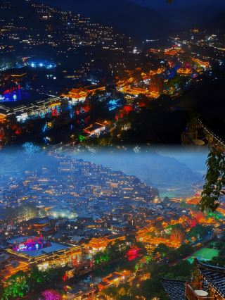 Waiting alone on the mountaintop of the Miao village until nightfall, the moment the lights lit up suddenly made me understand Spirited Away