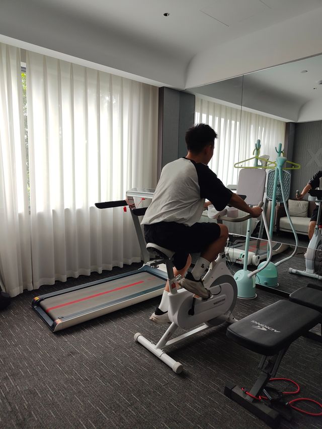 坐咗成日火車到長沙就想快啲住酒店~