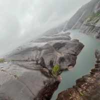 雲霧秘境莽山遊