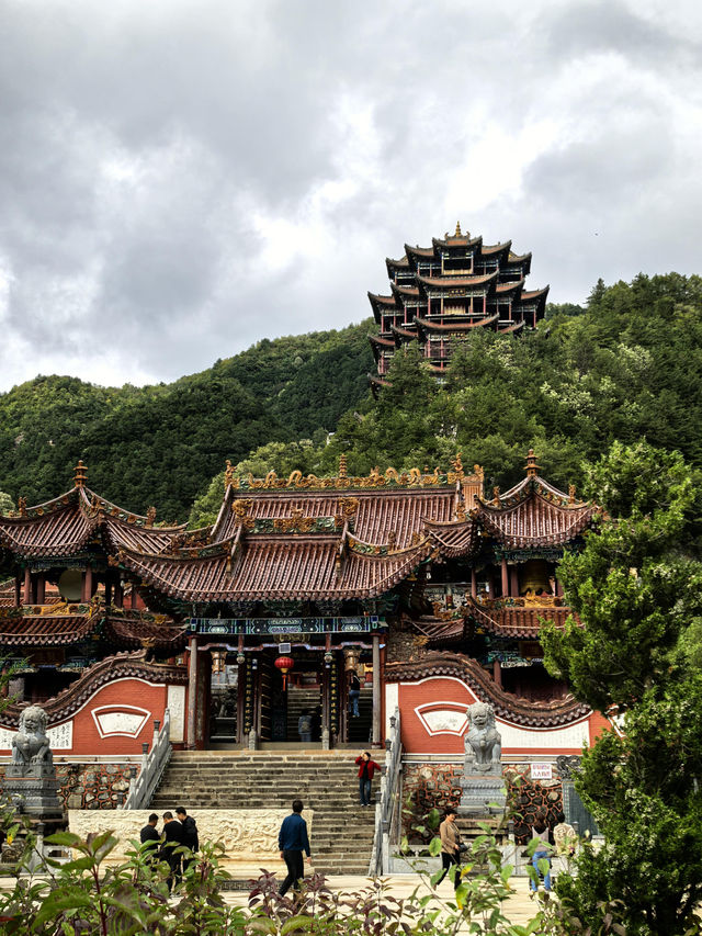 #天水淨土寺｜千年古剎藏在仙人崖，陰雨天氛圍感拉滿！   隱世古剎！四大石窟外的禪意秘境！  