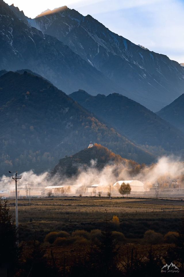 西寧的秋：一半金黃染高原，一半湛藍映山河