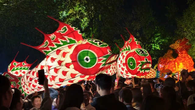 宏村魚燈夜,氛圍感直接拉滿 宏村魚燈夜,氛圍感直接拉滿