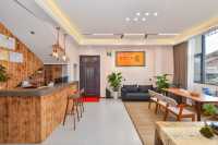 堂安侗寨這家觀景民宿直接把「住進風景裡」